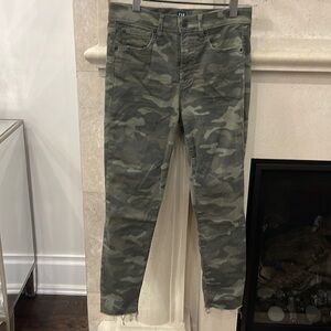 Gap Camo mid rise skinny jeans. Frayed bottom. Size 29. Worn once.